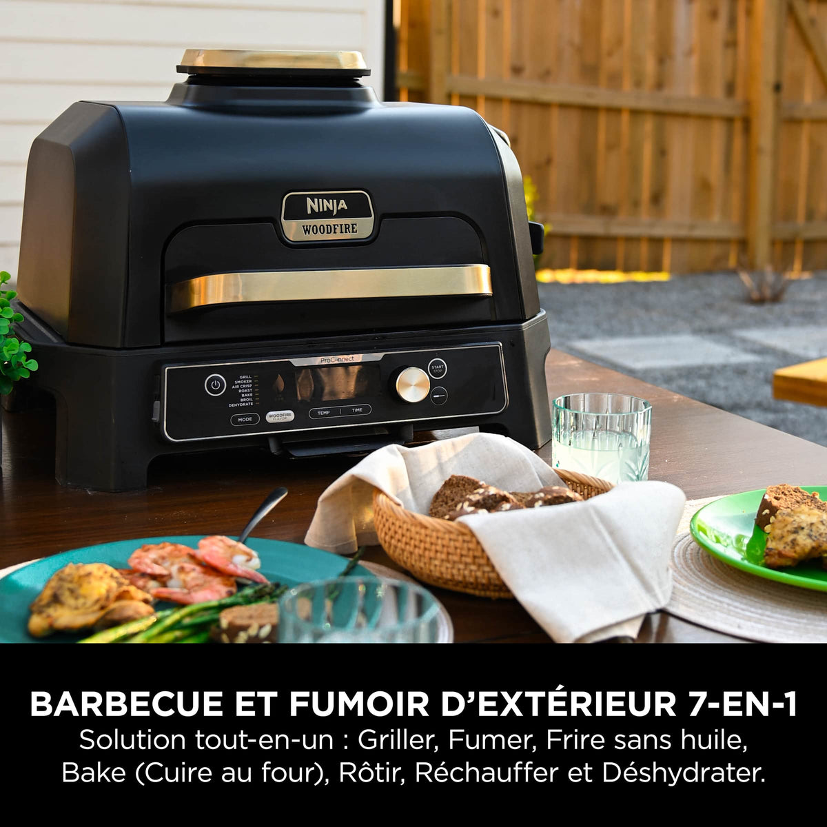 Barbecue électrique et fumoir Ninja Woodfire Pro Connect XL avec housse - Noir et Or