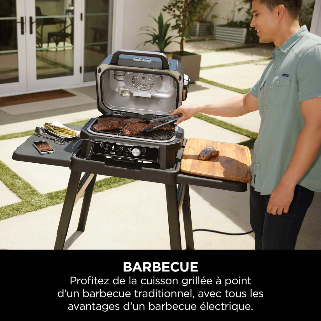 Pack Barbecue électrique et fumoir Ninja Woodfire Pro Connect XL avec support et housse