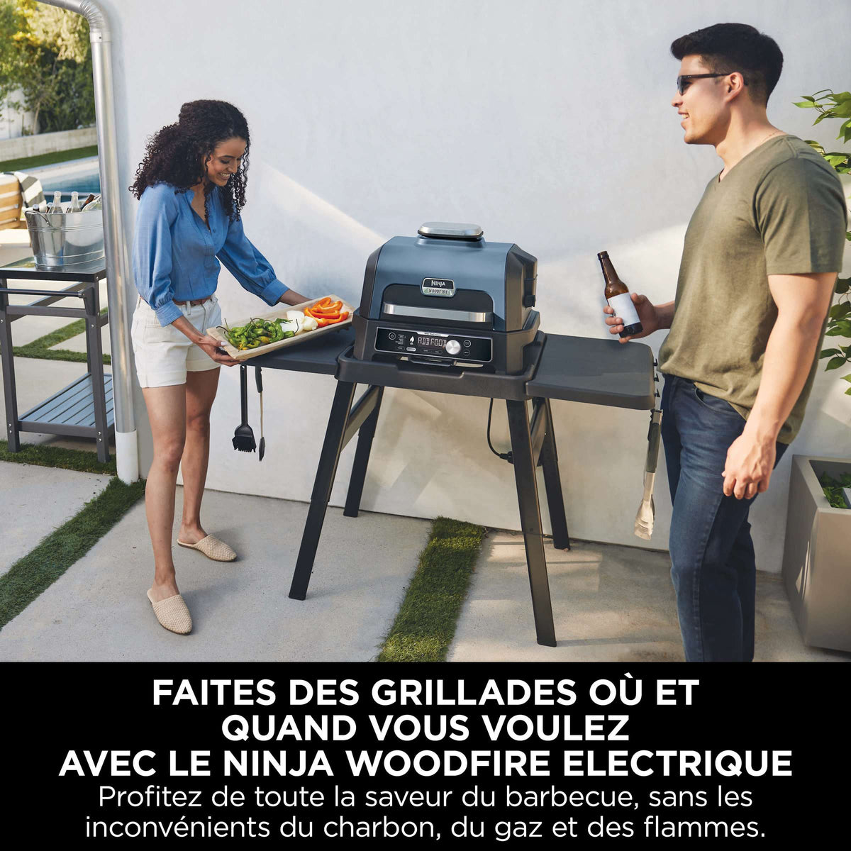 Pack Barbecue électrique et fumoir Ninja Woodfire Pro Connect XL avec support et housse
