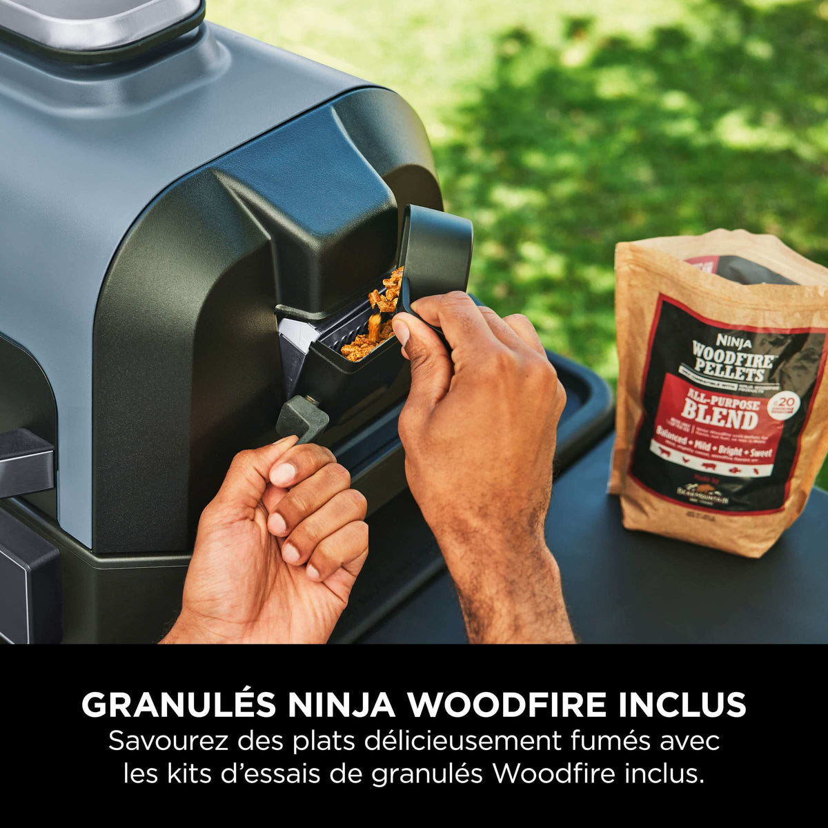 Pack Barbecue électrique et fumoir Ninja Woodfire Pro Connect XL avec support et housse